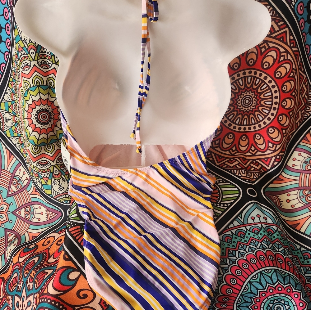 Swimsuit - Picture 2 of 5